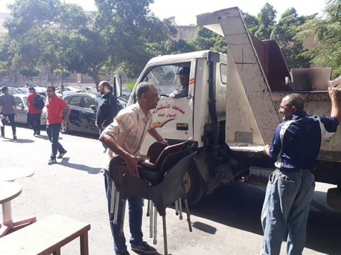 بالصور.. حملات إزالة إشغالات مكثفة بعدة مناطق في حي وسط بالإسكندرية