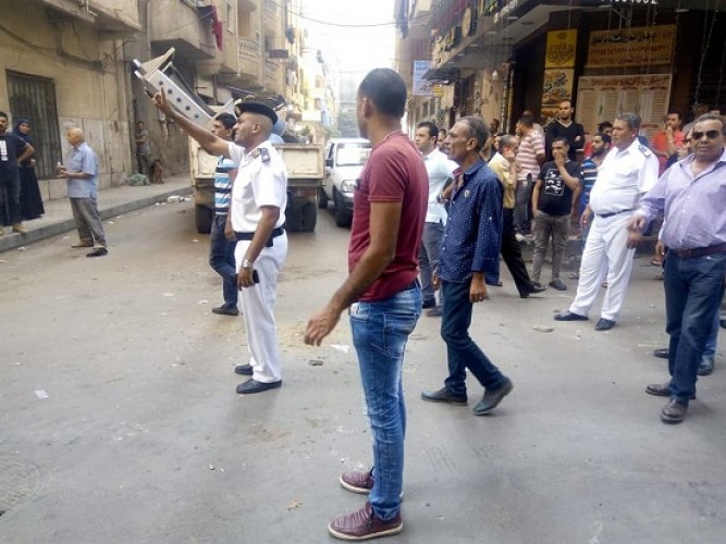 بالصور حملات إزالة تعديات وإشغالات فى عدة مناطق بحى وسط بالإسكندرية