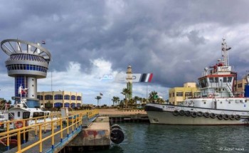 رغم إضطراب الحالة الجومائية ميناء دمياط لم يغلق البوغاز ويستمر في إستقبال ومغادرة السفن
