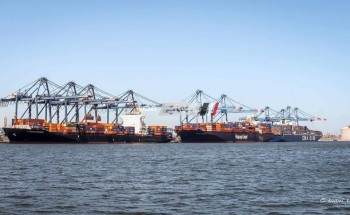 ميناء دمياط يواصل العمل بالرغم من سوء الاحوال الجوية و 501 شاحنة تغادر بحمولة 29923 طن