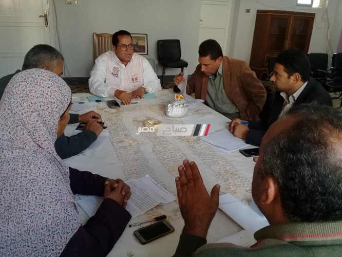 رئيس مركز ومدينة كفر البطيخ يعقد إجتماعا مع رؤساء القرى وبعض مديرى الآدارات