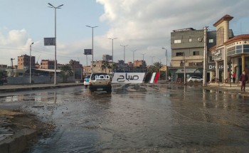شوارع دمياط تحت رحمة الامطار .. بالصور موجة من الطقس السيئ تضرب المحافظة