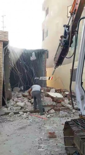 إزالة مبنى الوحدة الإجتماعية بمدينة الزرقا بدمياط لخطورته على العاملين