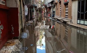 مياه الامطار تحبس المواطنين داخل منازلهم بعد غرق اغلب شوارع دمياط .. صور