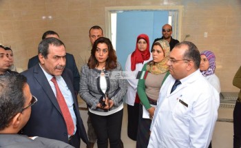 محافظ دمياط ومساعد وزير الصحة يتفقدان مستشفى اليوم الواحد برأس البر