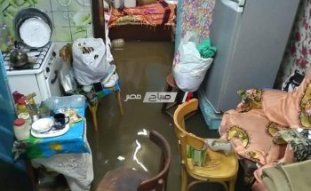 بالصور مياه الامطار تغرق منزل سيدة بدمياط و الاهالي عبر “فيس بوك” : عايزين المسئولين يزروها