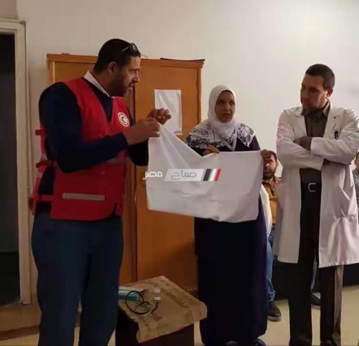 الهلال الأحمر بدمياط يقدم 200 كيس وساده “مخده” لمستشفى الحميات