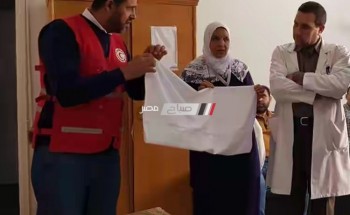 الهلال الأحمر بدمياط يقدم 200 كيس وساده “مخده” لمستشفى الحميات
