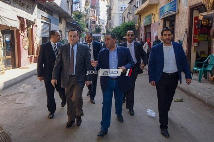 بالصور محافظ الإسكندرية يتفقد حي الجمرك للتواصل مع المواطنين