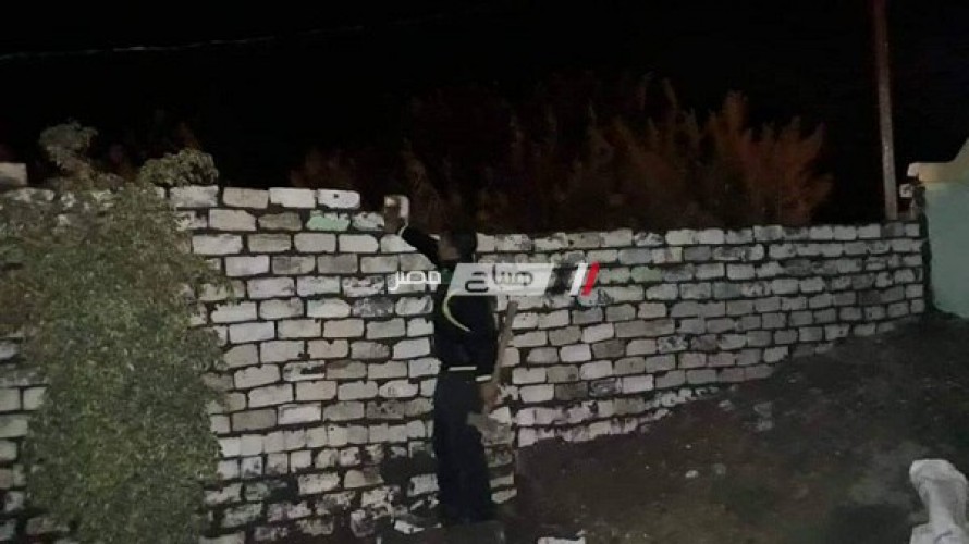 ازالة سور منزل يمثل خطورة على المواطنين في حملة مكبرة بمدينة كفر البطيخ