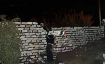 ازالة سور منزل يمثل خطورة على المواطنين في حملة مكبرة بمدينة كفر البطيخ