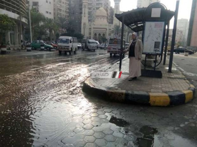 بالصور شفط مياه الأمطار من شوارع حى الجمرك وإعلان الطوارئ بالمحافظة