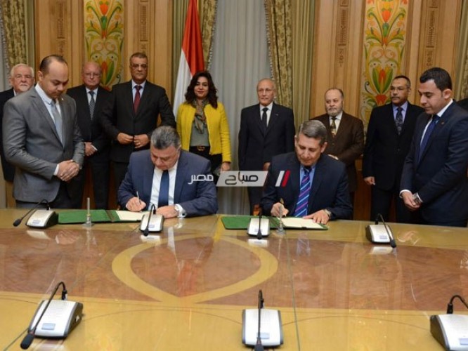 محافظ دمياط ووزير الدولة للإنتاج الحربى يوقعان بروتوكول لإنشاء مركز تجاري بمدينة الأثاث