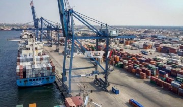 ميناء دمياط يعلن تطوير الطرق المؤدية إلى بوابة الحاويات بعد تكرار الشكاوى
