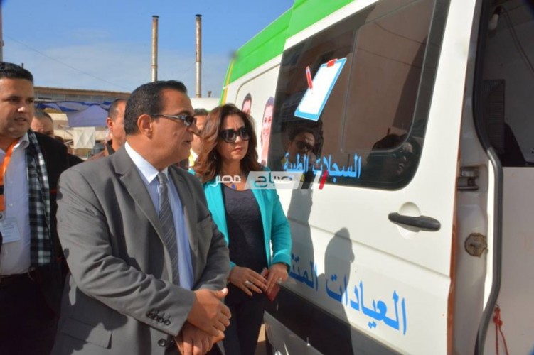 محافظ دمياط تتفقد أعمال القافلة الطبية الشاملة وتوزع 250 بطانية بمدينة عزبة البرج