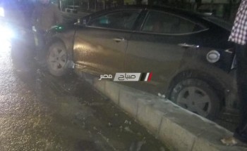سيارة ملاكي تصطدم برصيف خرساني على مدخل مدينة السرو بدمياط … صور