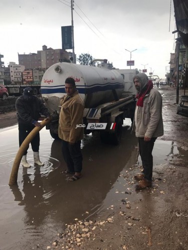 شن حملات مكبرة بكفر البطيخ بدمياط لشفط مياه الامطار من الشوارع … صور