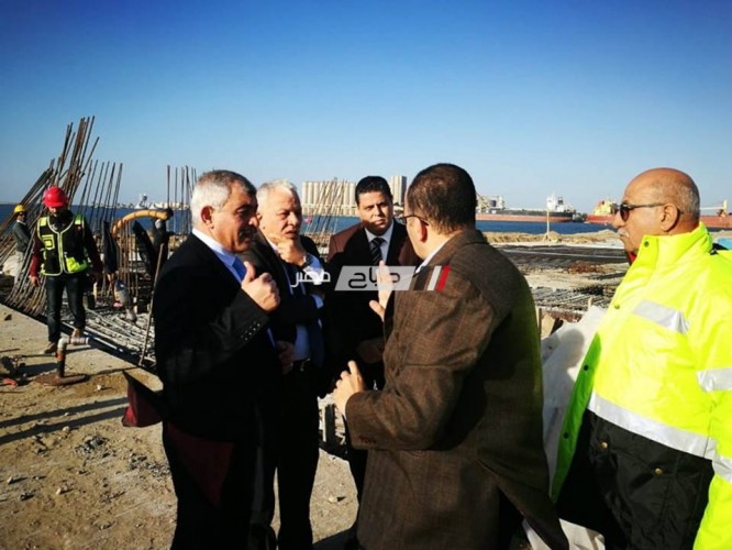 رئيس ميناء دمياط يتفقد مشروع المحطة متعددة الأغراض في جولة لمتابعه الأعمال الجارية