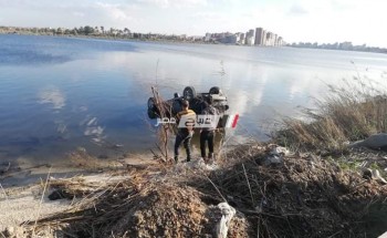 اصابة سائق سيارة جراء انقلابها في مياه نهر النيل بطريق راس البر – دمياط (صور)