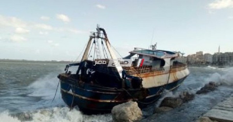 غرق مركب صيد بخليج المكس بسبب سوء الأحوال الجوية بالإسكندرية