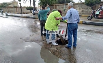 بالصور كسح وتصريف تجمعات مياه الأمطار بحي المنتزه بالإسكندرية