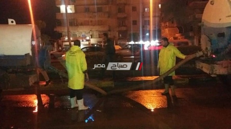 بالصور شفط تجمعات مياه الامطار من شارع مصطفى كامل الرأس السوداء