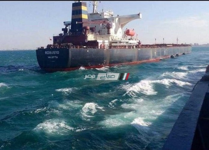 فتح بوغاز مينائى الإسكندرية والدخيلة بعد انخفاض ارتفاع الموج