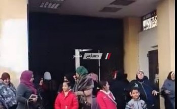 تجمهر اهالي فارسكور داخل ديوان محافظة دمياط و مصدر: تعالوا يوم الاربعاء (صور و فيديو)