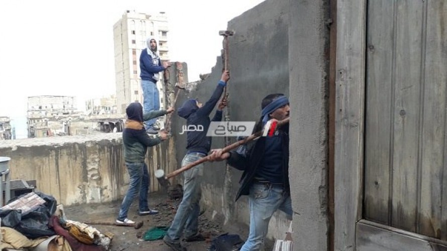 بالصور تنفيذ 5 قرارات إزالة عقارات مخالفة بحى وسط بالأسكندرية