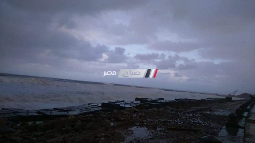 بالصور.. ارتفاع أمواج البحر إلى 6 أمتار بسبب سوء الأحوال الجوية بالإسكندرية