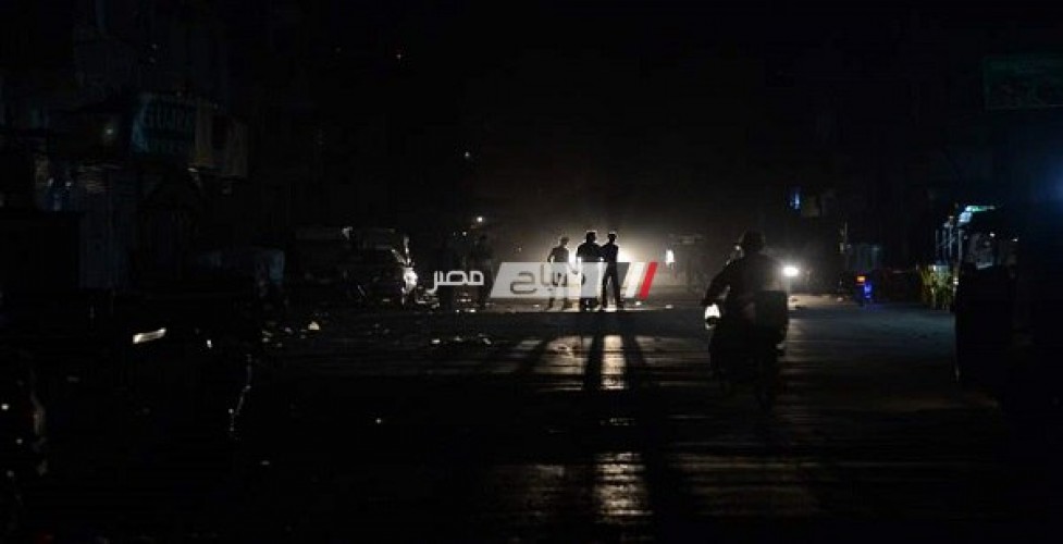 انقطاع الكهرباء بوسط الإسكندرية بسبب عطل بالشبكة الهوائية للكهرباء