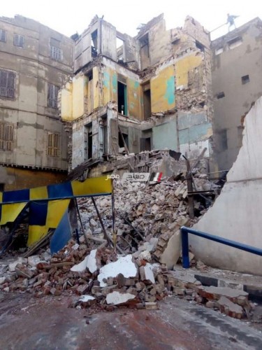 انهيار عقار مكون من ثلاثة طوابق مأهول بالسكان غرب الإسكندرية