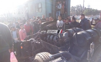 بالصور حادث تصادم سيارة بقطار الإسكندرية المتجه للقاهرة