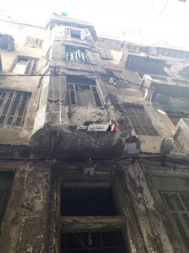 انهيار جزئي في عقار مكون من 7 أدوار بسبب الطقس السيىء في الإسكندرية