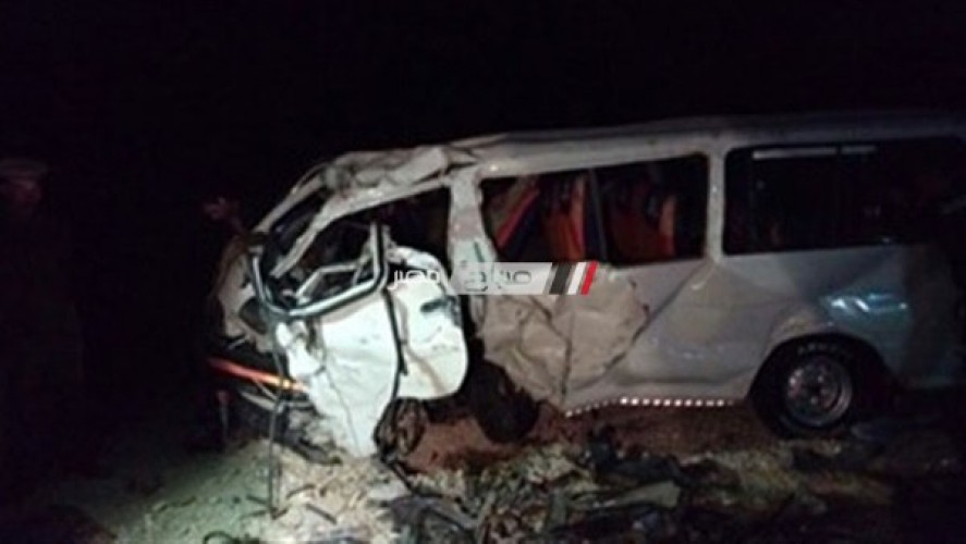 إصابة 14 شخص وسائق جراء انقلاب سيارة ميكروباص في دمياط