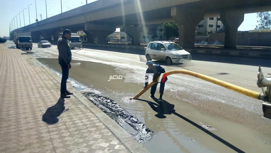 كسح مياه الأمطار بشارع عبد السلام الشاذلى بدمنهور بعد موجة الطقس السيئ
