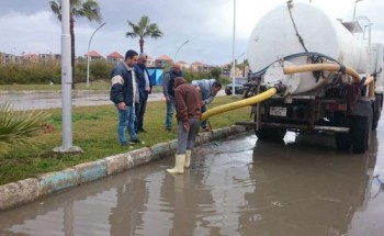 شن حملات لرفع مياه الامطار براس البر و تشغيل محطات الرفع لمواجهة موجة سوء الأحوال الجوية