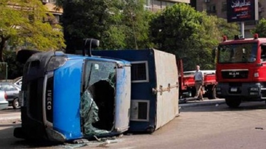 انقلاب سيارة ترحيل مساجين وإصابة 14 شخص في الإسكندرية