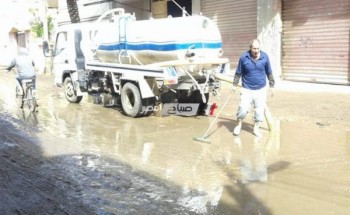 شن حملة مكبرة لكسح مياه الامطار بمدينة الزرقا بدمياط