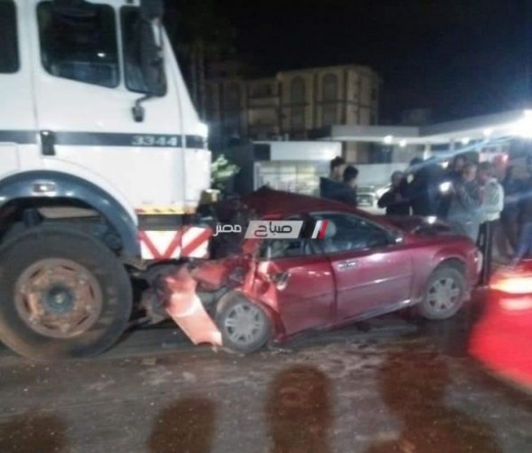 بالصورة مقطورة تدهس سيارة ملاكي بطريق ميناء دمياط …. واصابة شخص
