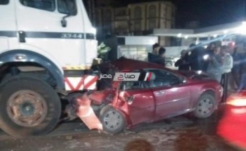 بالصورة مقطورة تدهس سيارة ملاكي بطريق ميناء دمياط …. واصابة شخص