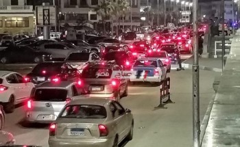 اقبال كبير من المواطنين على رأس البر في ليلة شم النسيم .. صورة
