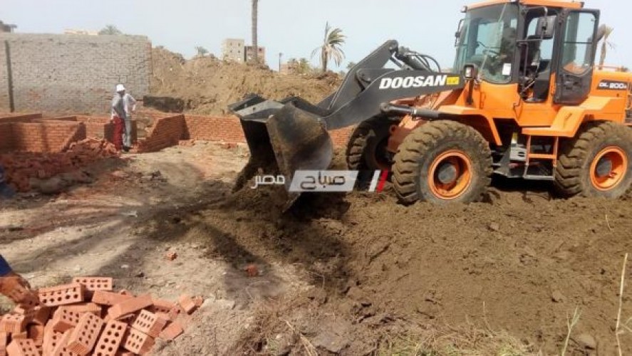 ازالة حالة تعدي على ارض زراعية بمساحه 80 متر بقرية الخياطه في دمياط