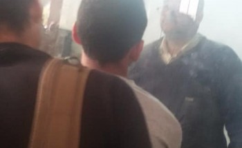 اضبط مخالفة … تكدس المواطنين امام شباك حجز تذاكر قطار المنصورة والموظف: لا تعليق