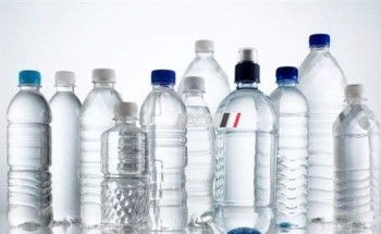ضبط 650 زجاجة مياه معدنية منتهية الصلاحية في حملة تموينية مكبرة بدمياط