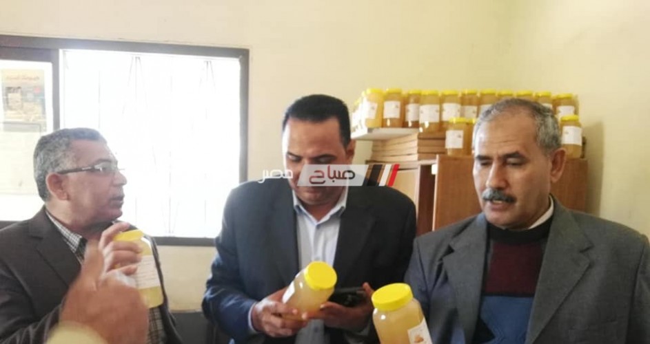 وكيل زراعة دمياط يتابع فرز وتعليب العسل المنتج من منحل ادارة كفر سعد