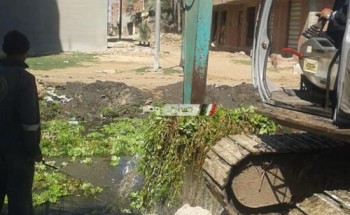 بسبب ورد النيل … استكمال اعمال تطهير مجرى مياه الري بكفر البطيخ