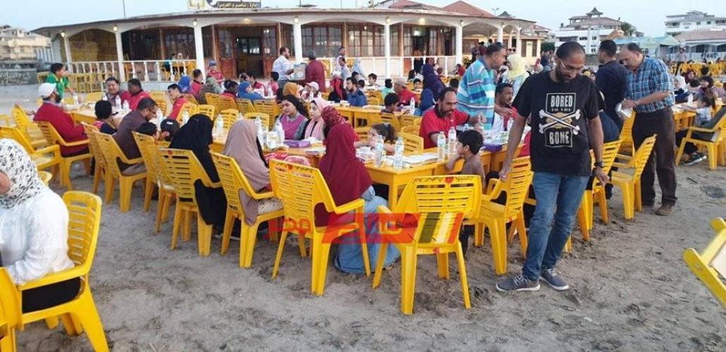 تضامن دمياط تنظم إفطارها السنوي على شاطئ بحر رأس البر