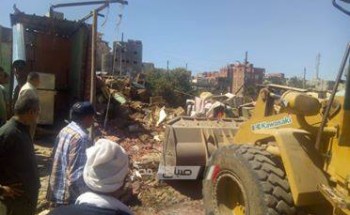 شن حملة مكبرة بمدينة كفر البطيخ في دمياط لإزالة 5 تعديات على السكة الحديد