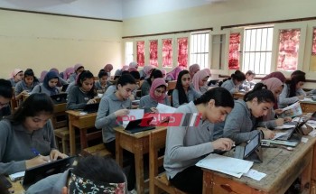 وكيل التعليم بدمياط: اجراء امتحان الرياضيات الكترونيا بـ 86% من مدارس المحافظة.. صور